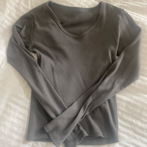 brandy melville grey vneck - Picture 1 of 2
